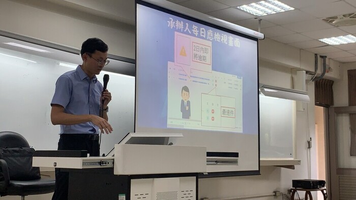 照片說明：公文承辦人說明策進作為。